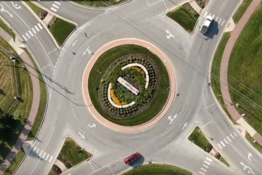 Roundabouts vs Traffic Signals